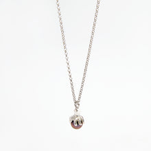 Carica l'immagine nel visualizzatore di Gallery, Moscardino . Ciondolo con perla