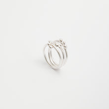 Carica l'immagine nel visualizzatore di Gallery, Ring on . Anello