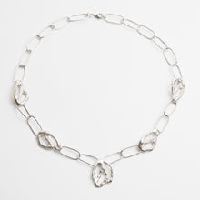 Carica l'immagine nel visualizzatore di Gallery, Battito d'ali sulla cresta dell'onda . Collana