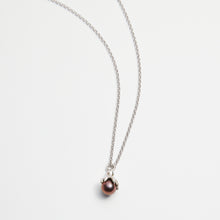 Carica l'immagine nel visualizzatore di Gallery, Moscardino . Ciondolo con perla