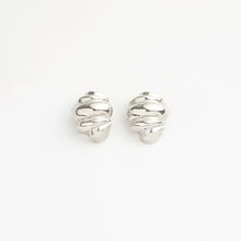 Carica l'immagine nel visualizzatore di Gallery, Conchiglia sulla spiaggia . Orecchini