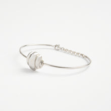 Carica l'immagine nel visualizzatore di Gallery, Conchiglia sulla spiaggia . Bracciale