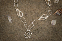 Carica l'immagine nel visualizzatore di Gallery, Battito d'ali sulla cresta dell'onda . Collana