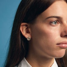 Carica l'immagine nel visualizzatore di Gallery, Afrodite . Orecchini a lobo