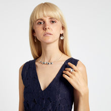 Carica l'immagine nel visualizzatore di Gallery, Riflessi di luna sull'acqua salata . Orecchini pendenti