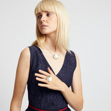 Carica l'immagine nel visualizzatore di Gallery, Riflessi di luna sull'acqua salata maxi . Anello