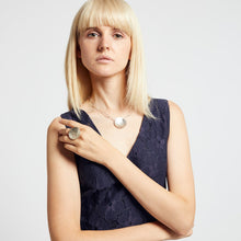 Carica l'immagine nel visualizzatore di Gallery, Riflessi di Luna sull'acqua salata . Maxi