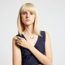 Carica l'immagine nel visualizzatore di Gallery, Riflessi di luna sull'acqua salata maxi . Anello