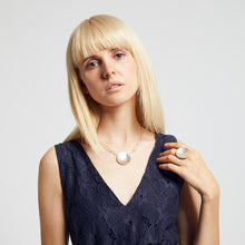 Carica l'immagine nel visualizzatore di Gallery, Riflessi di Luna sull'acqua salata . Maxi