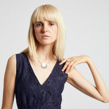 Carica l'immagine nel visualizzatore di Gallery, Riflessi di Luna sull'acqua salata . Maxi