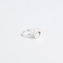 Carica l'immagine nel visualizzatore di Gallery, Riflessi di luna sull'acqua salata mini . Anello