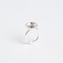 Carica l'immagine nel visualizzatore di Gallery, Riflessi di luna sull'acqua salata mini . Anello