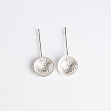 Carica l'immagine nel visualizzatore di Gallery, Riflessi di luna sull'acqua salata . Orecchini pendenti
