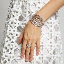 Carica l'immagine nel visualizzatore di Gallery, La voce del mare maxi . Bracciale