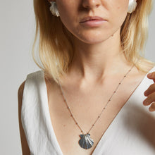 Carica l'immagine nel visualizzatore di Gallery, Canestrello maxi . Ciondolo