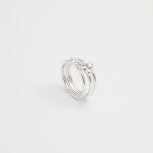 Carica l&#39;immagine nel visualizzatore di Gallery, Ring on . Anello
